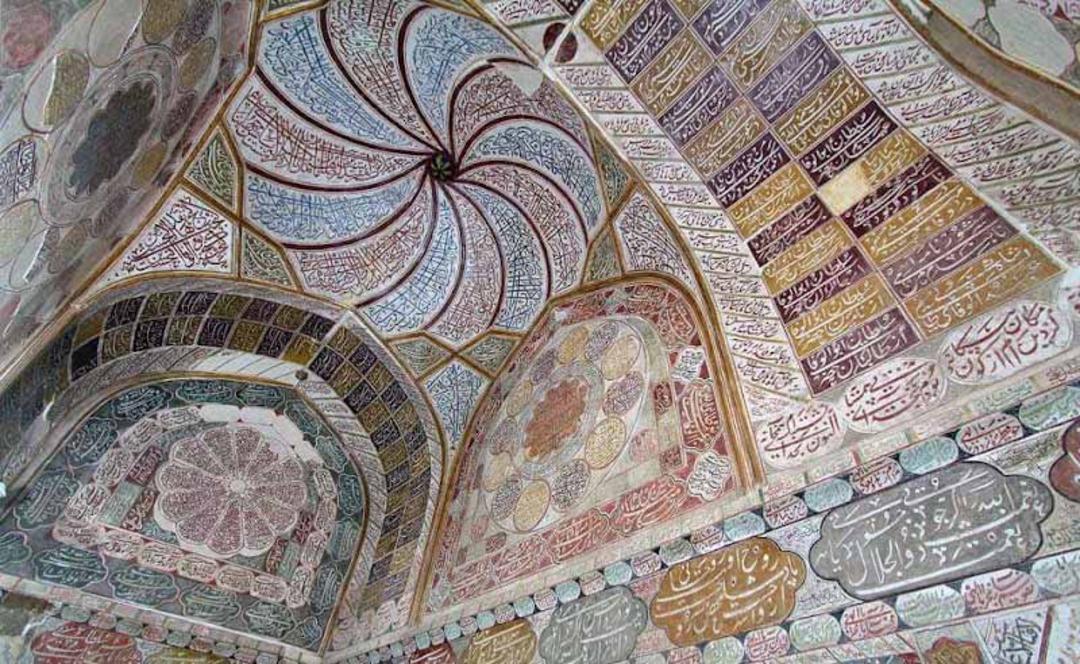 سقف بقعه در آرامگاه شاه نعمت‌ الله ولی