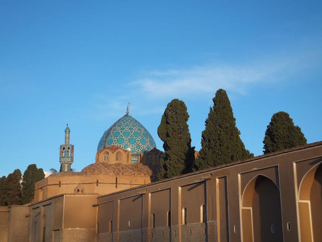 نمایی از گنبد آرامگاه شاه نعمت‌ الله ولی