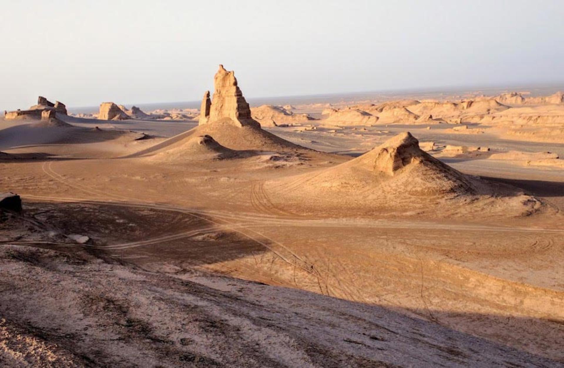 طبیعت‌گردی در کویر کلوت شهداد
