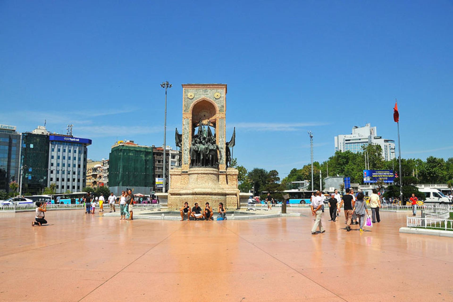 میدان تکسیم