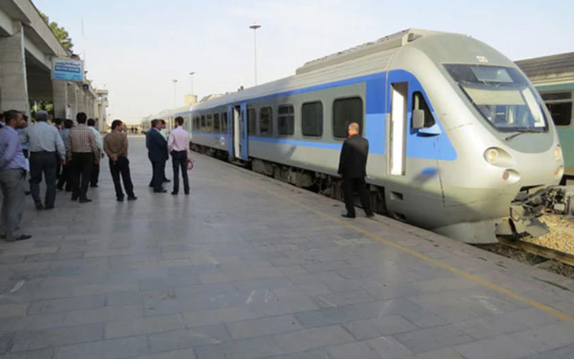 قطار قم