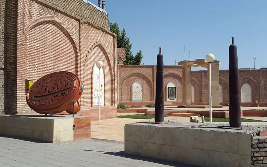 محوطه آرامگاه پوریای ولی در خوی