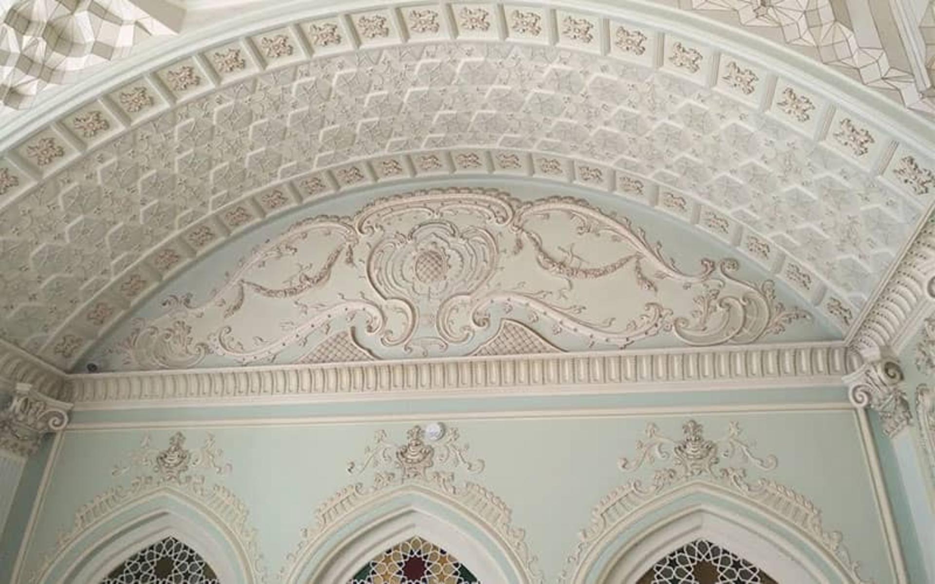 بخشی از گچبری دیوارهای موزه