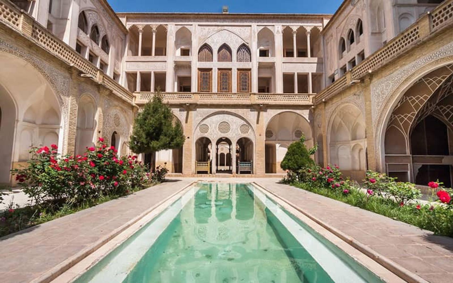 حیاط خانه عباسیان