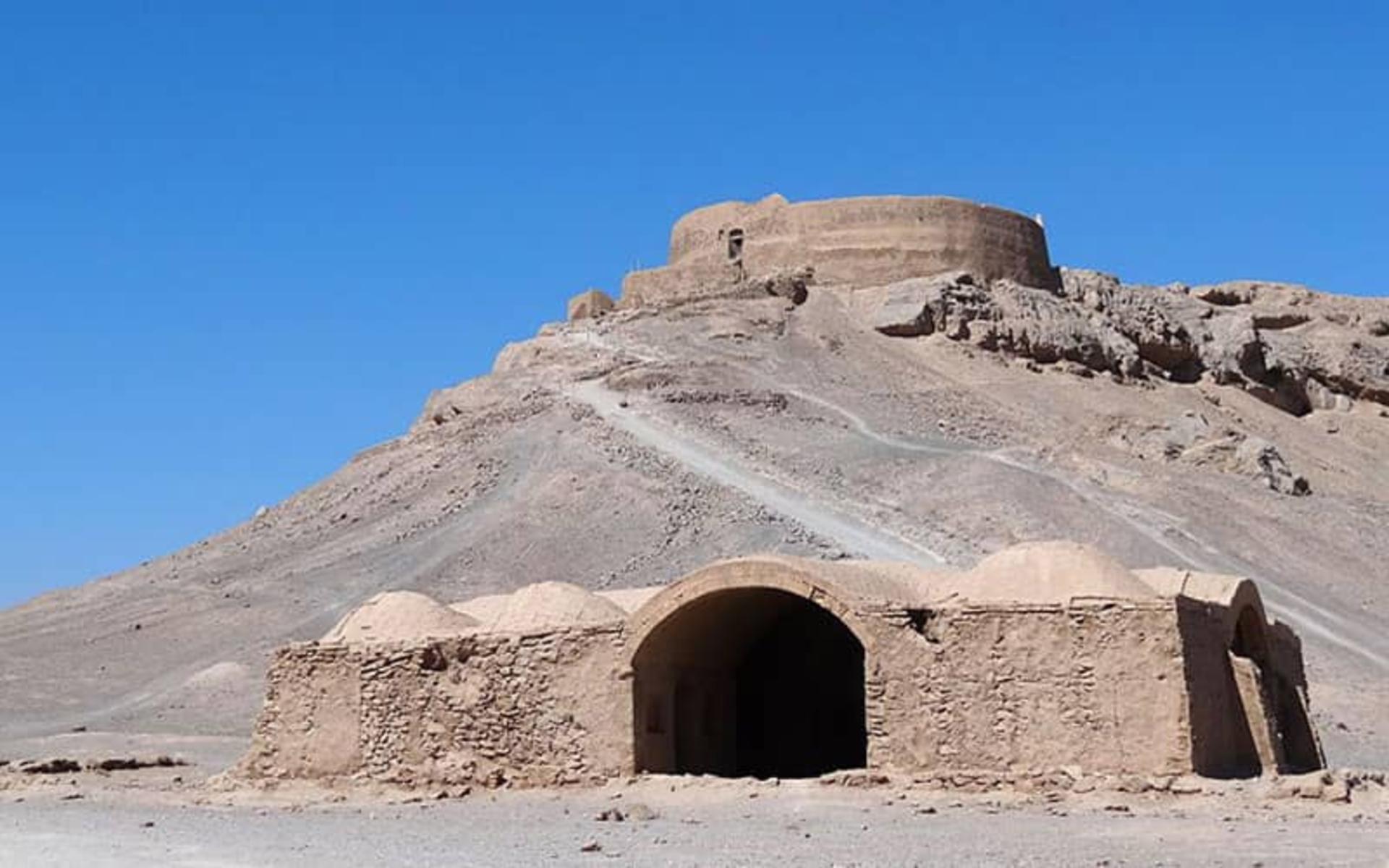 دخمه زرتشتیان (برج خاموشان)