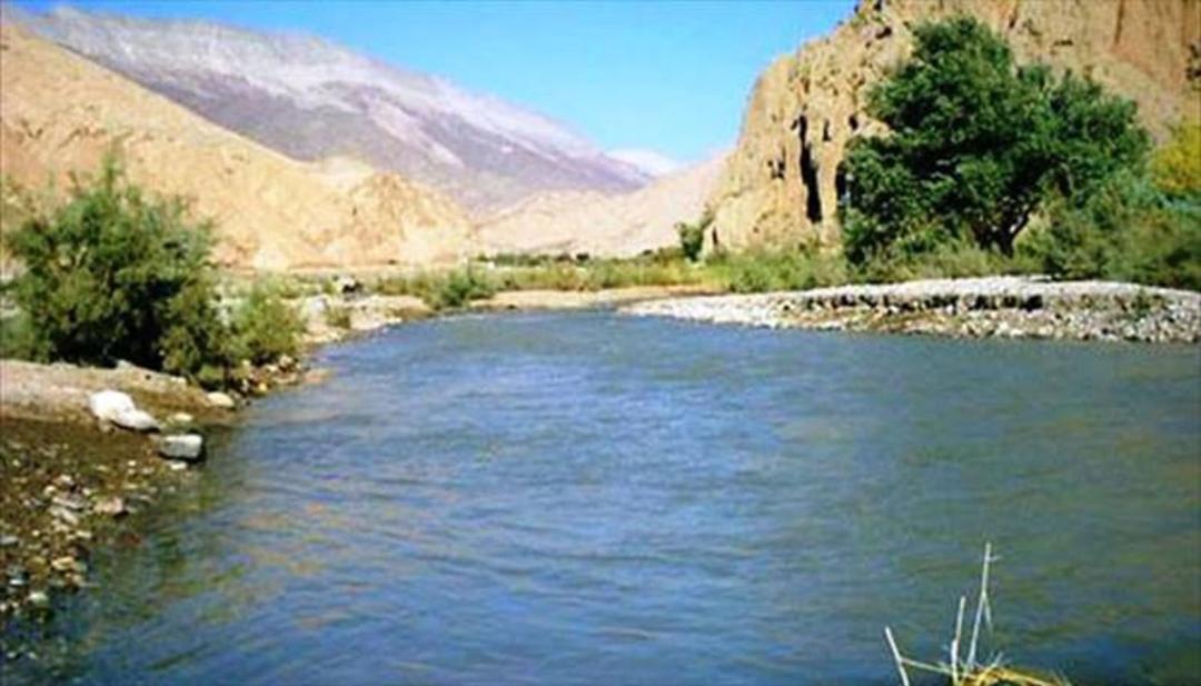 رودخانه حبله رود در جوار کوه زیر آفتاب
