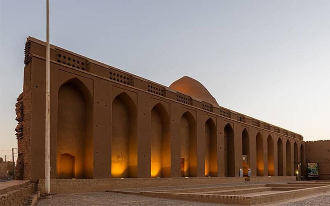 منظر بیرونی یخچال خشتی میبد