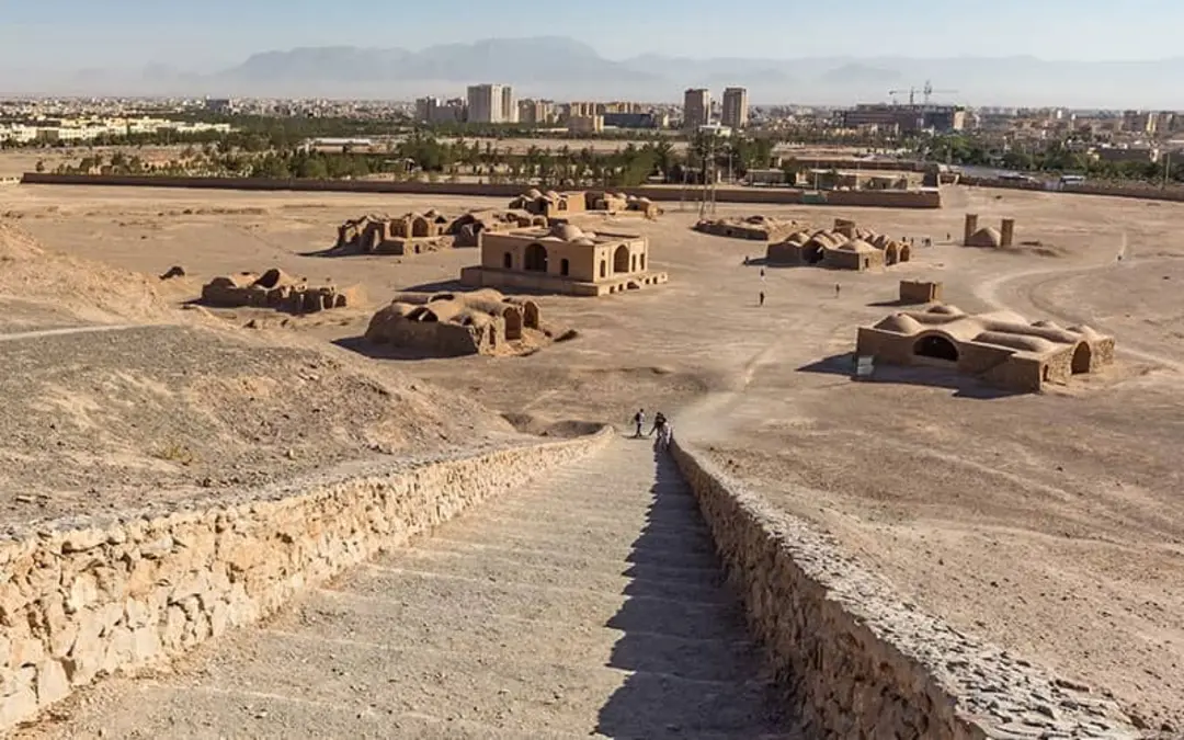 دخمه زرتشتیان (برج خاموشان)