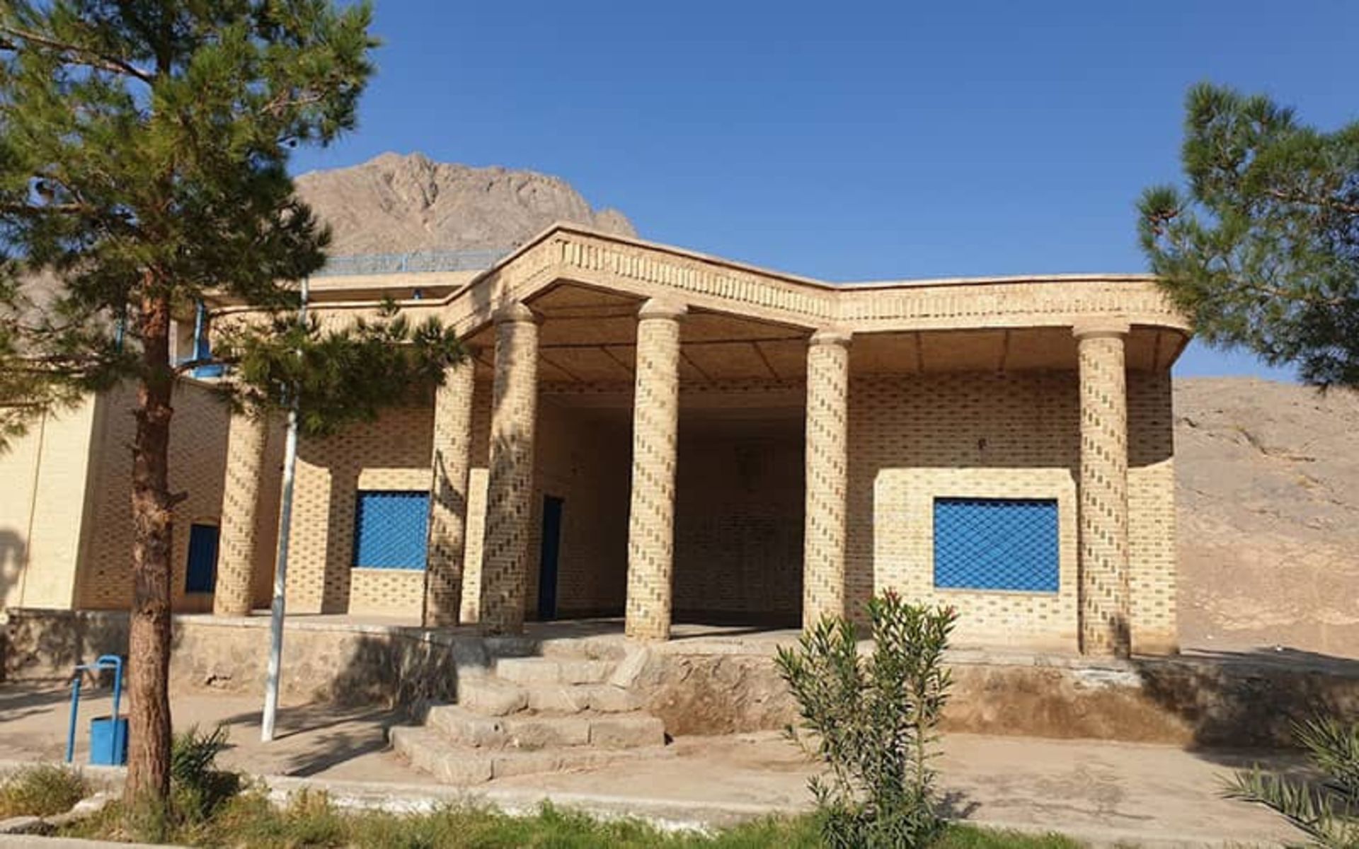  زیارتگاه پیر هریشت