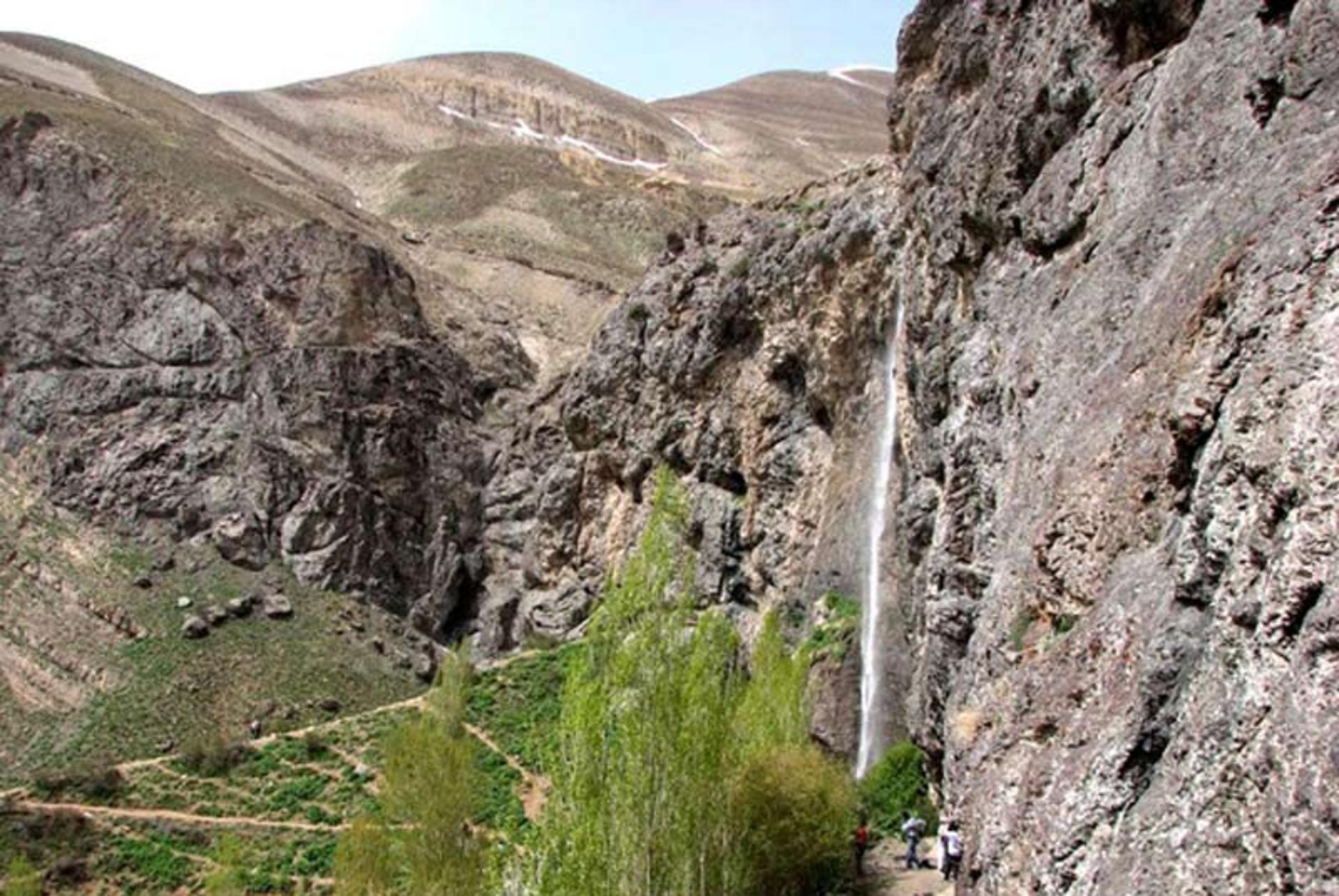 آبشار سنگان از نمای دور