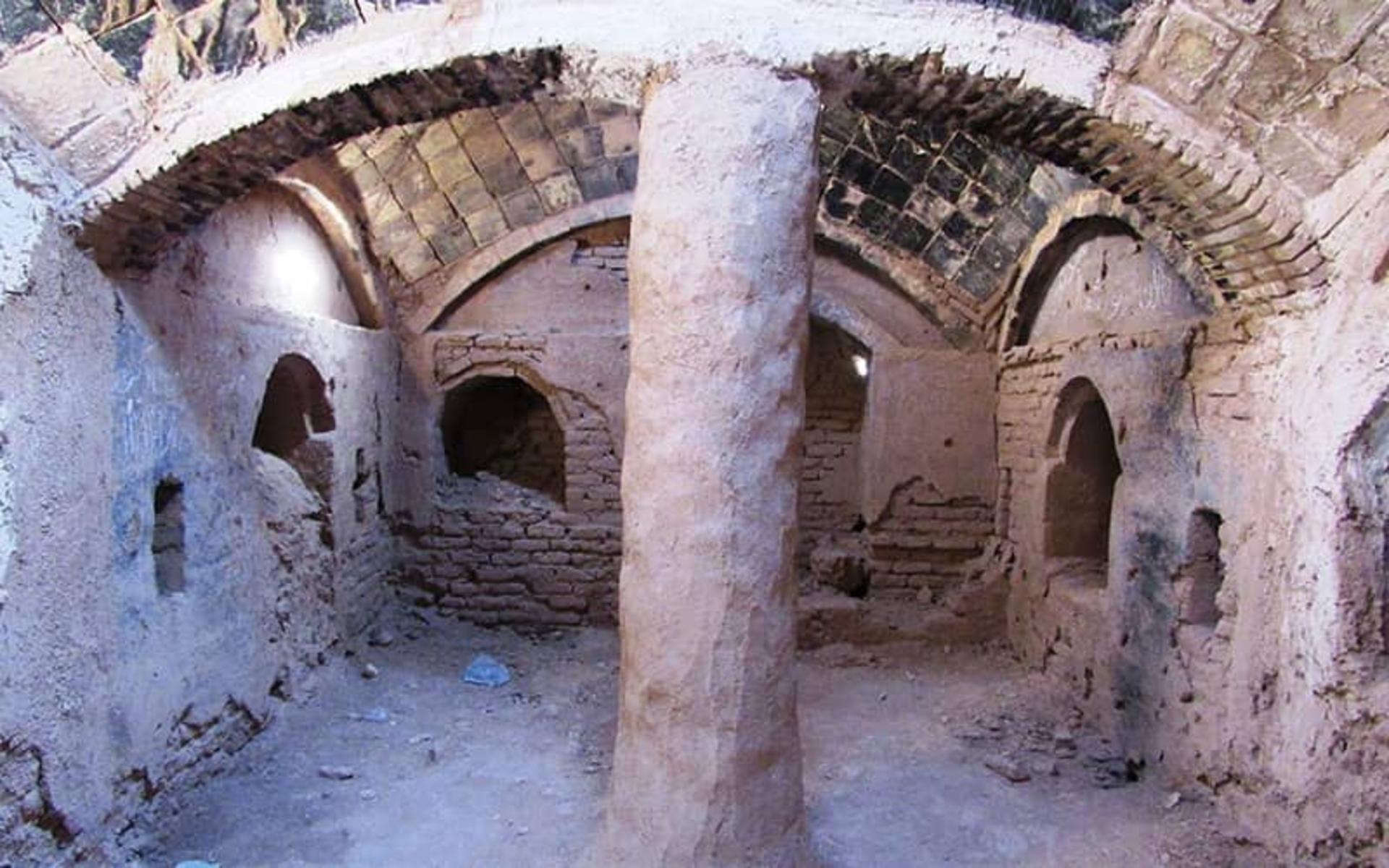 دخمه زرتشتیان (برج خاموشان)