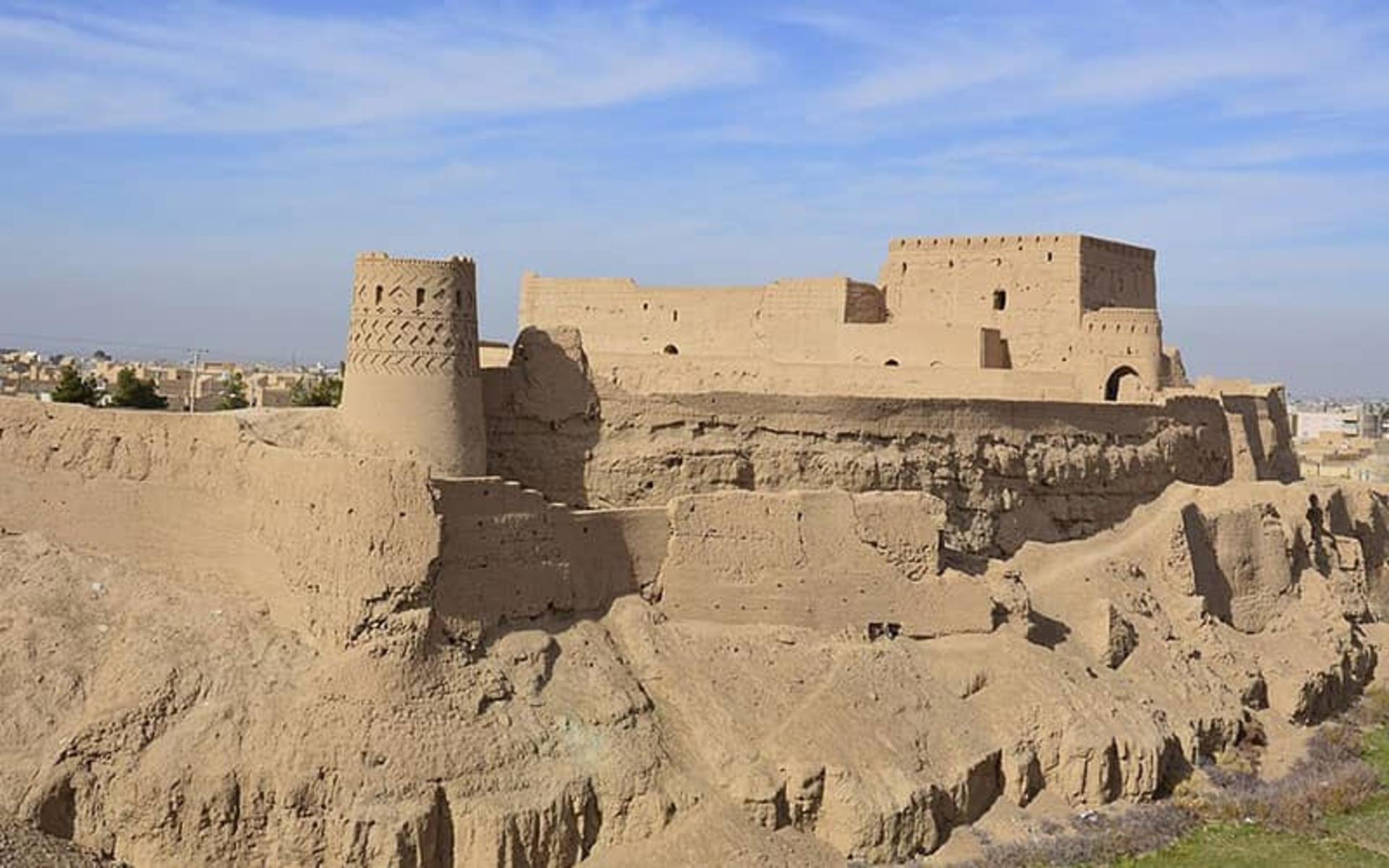 نارین قلعه میبد