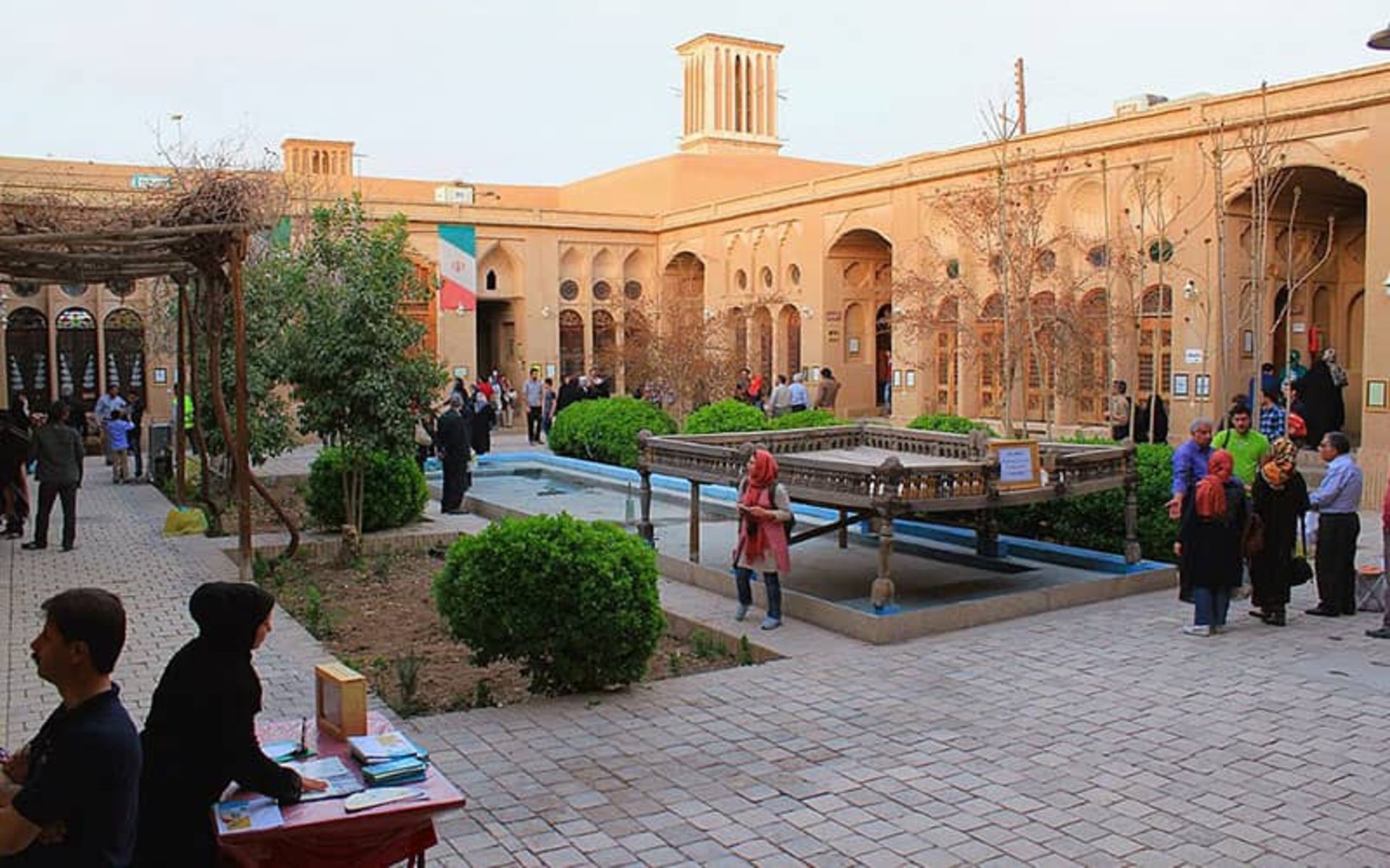 خانه لاری ها یزد