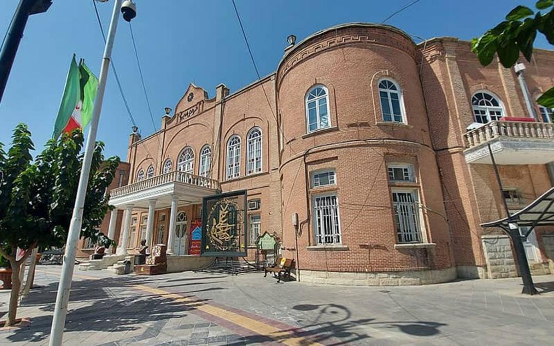 ساختمان شهرداری ارومیه در میدان ایالت