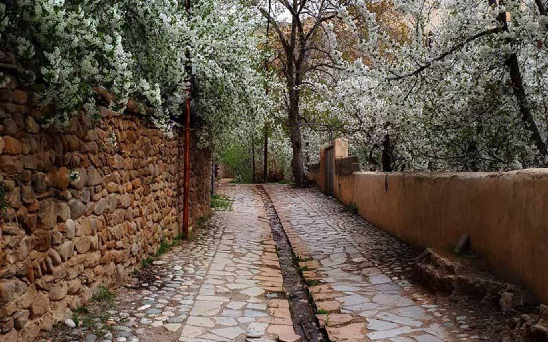 روستای سنگان در دره کن
