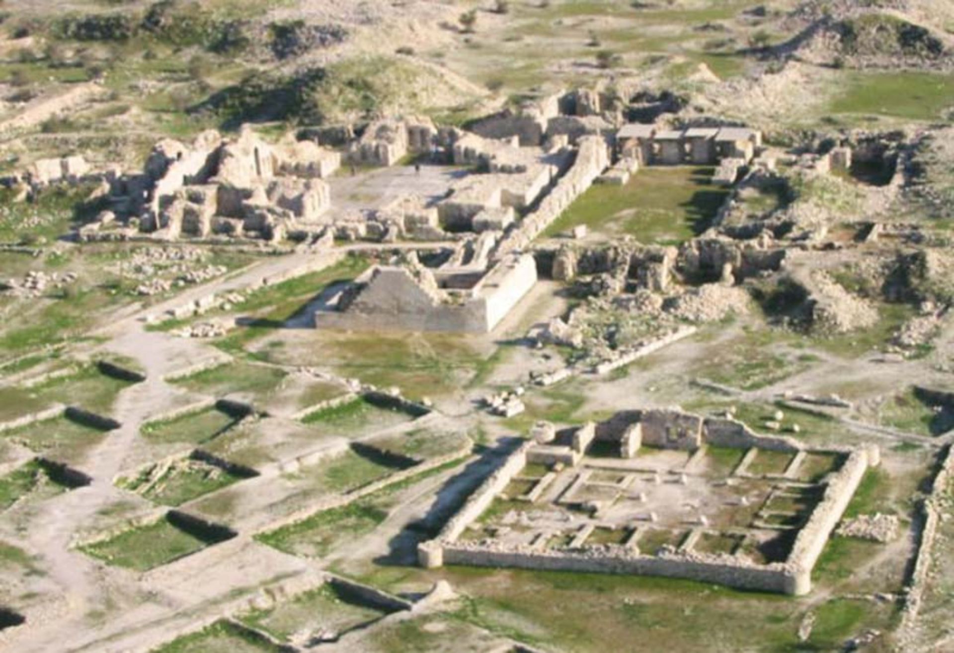 نمای کلی جندی شاپور در عکس هوایی