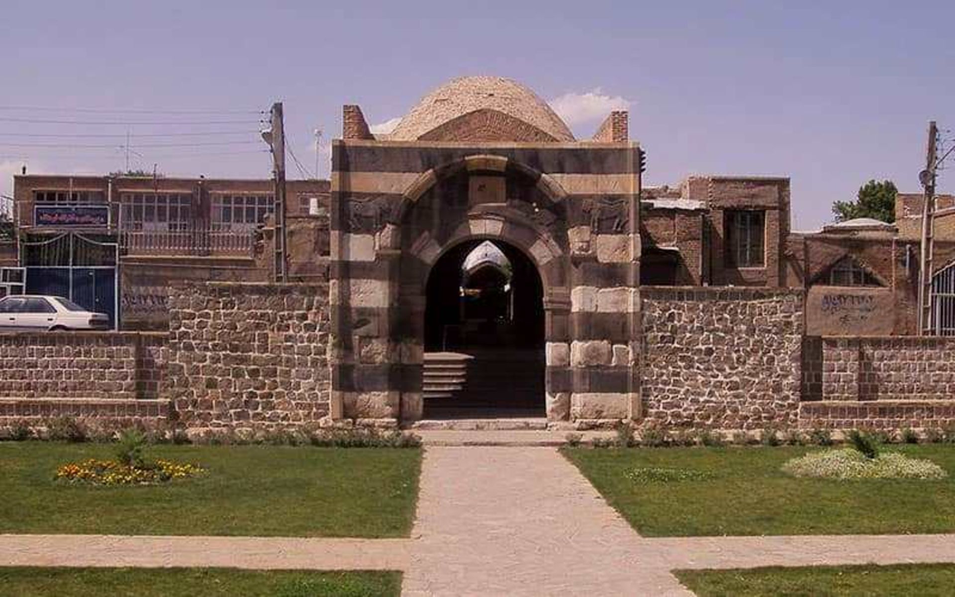 دروازه سنگی خوی (قالا قاپیسی)