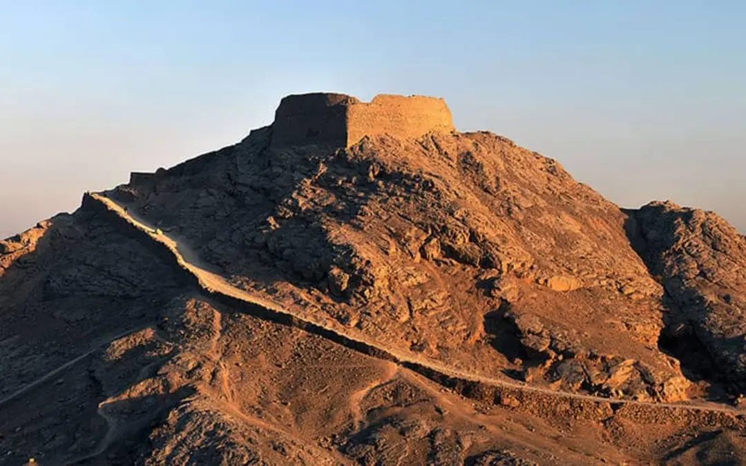 دخمه زرتشتیان (برج خاموشان)