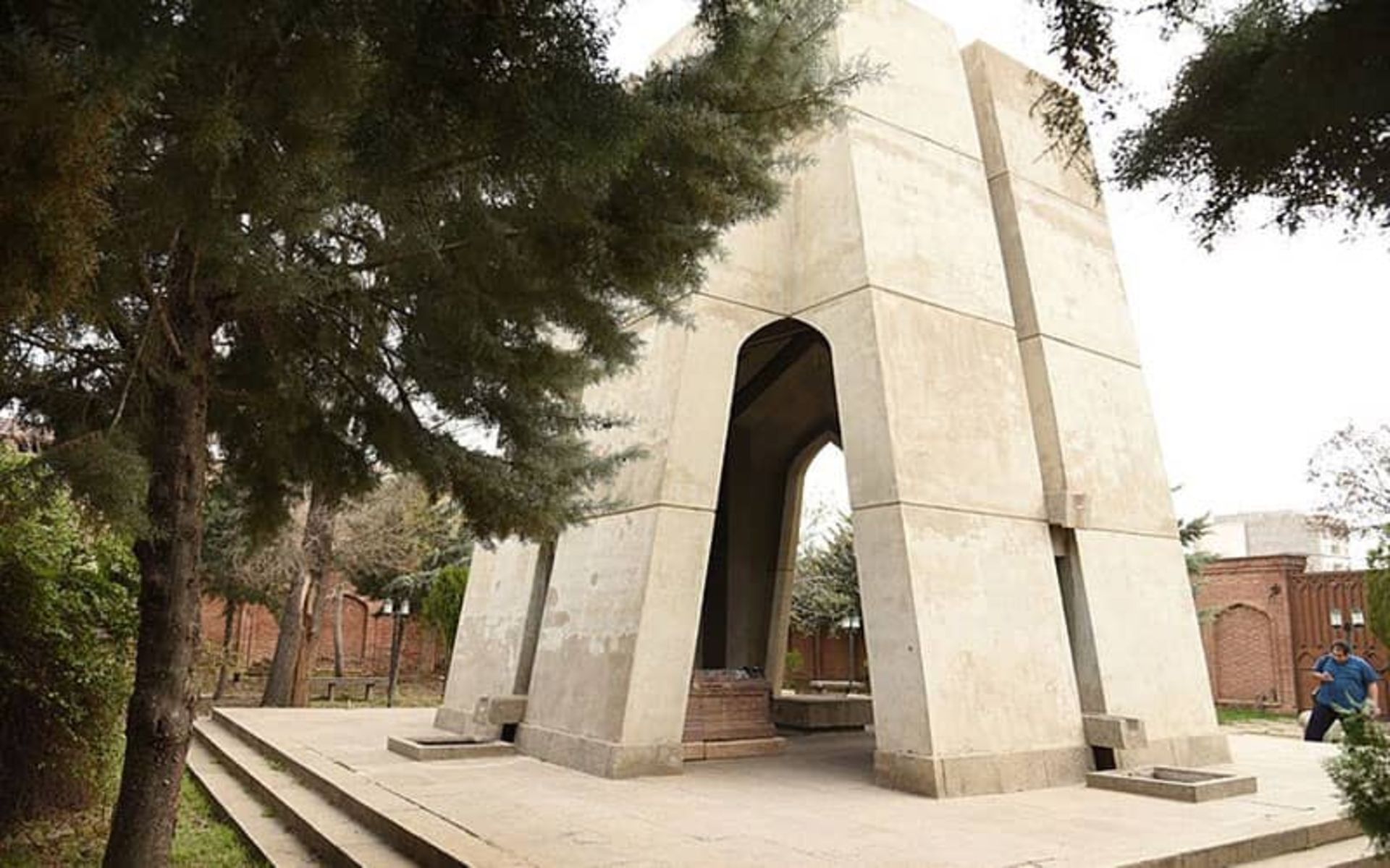 آرامگاه اوحدی مراغه‌ای