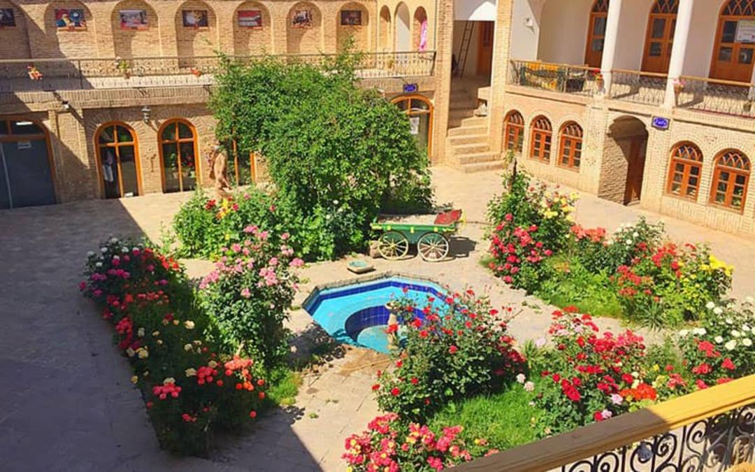 حیاط و حوض حسینیه جاجرمی بجنورد