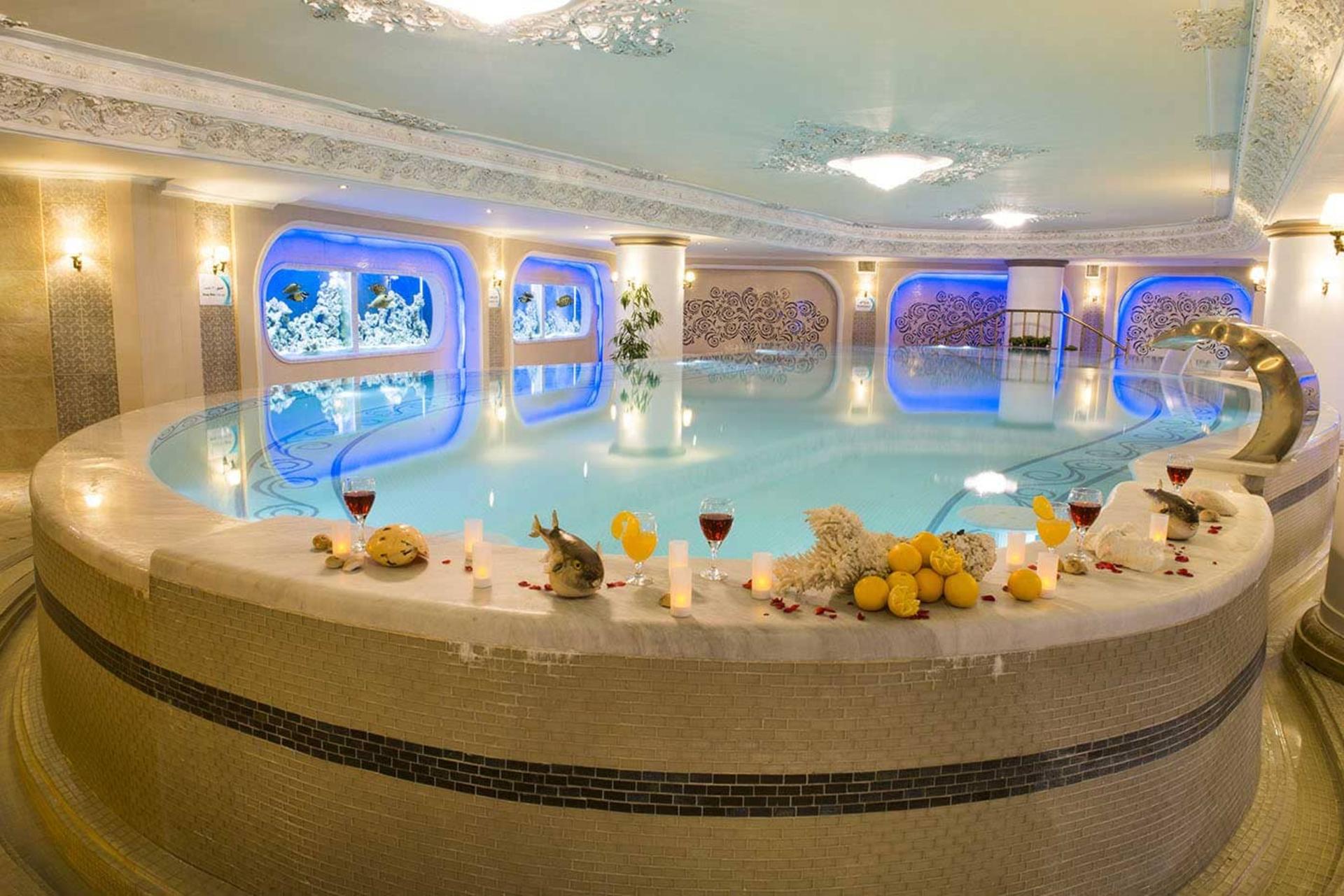 استخر هتل قصر طلایی مشهد