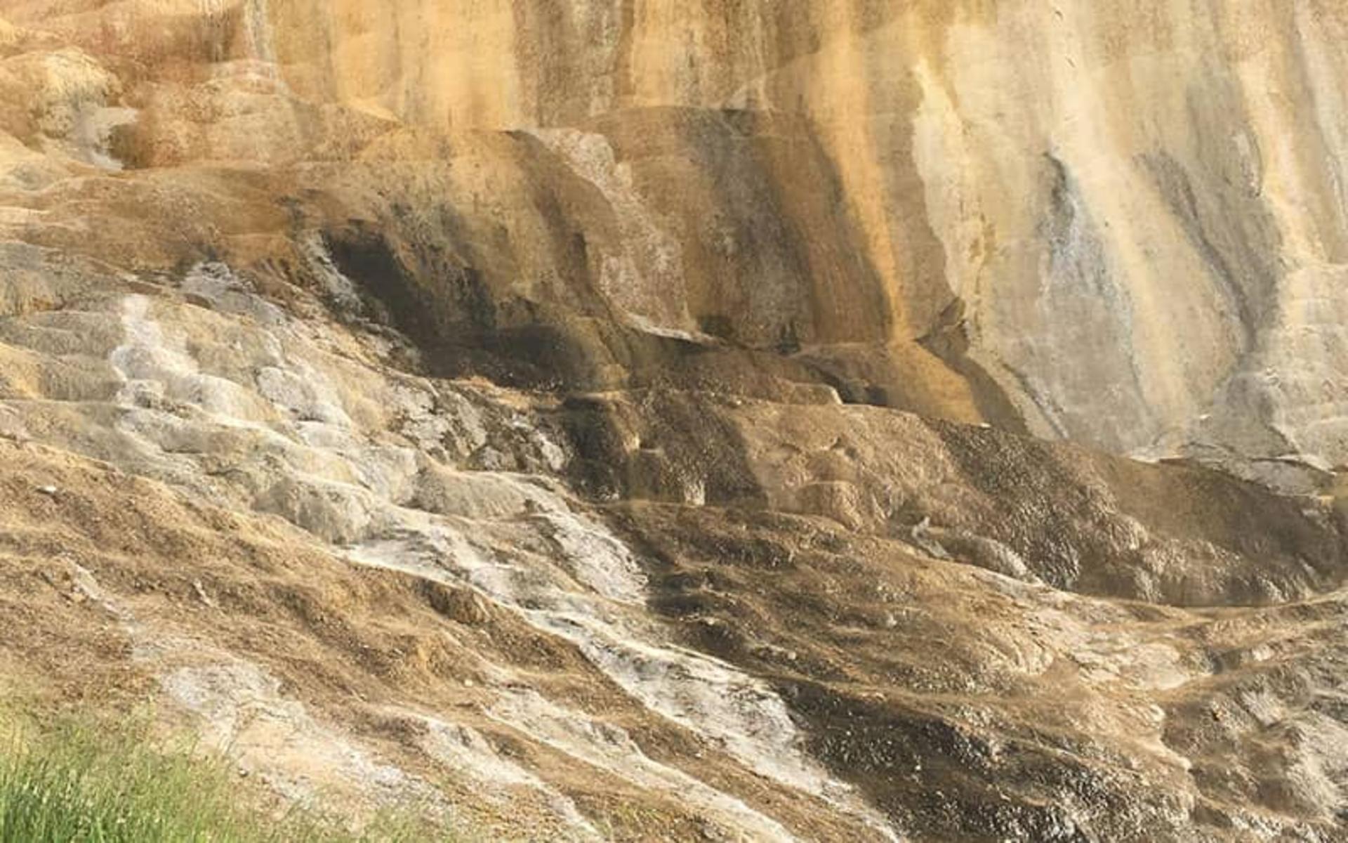 چشمه کانی گراوان
