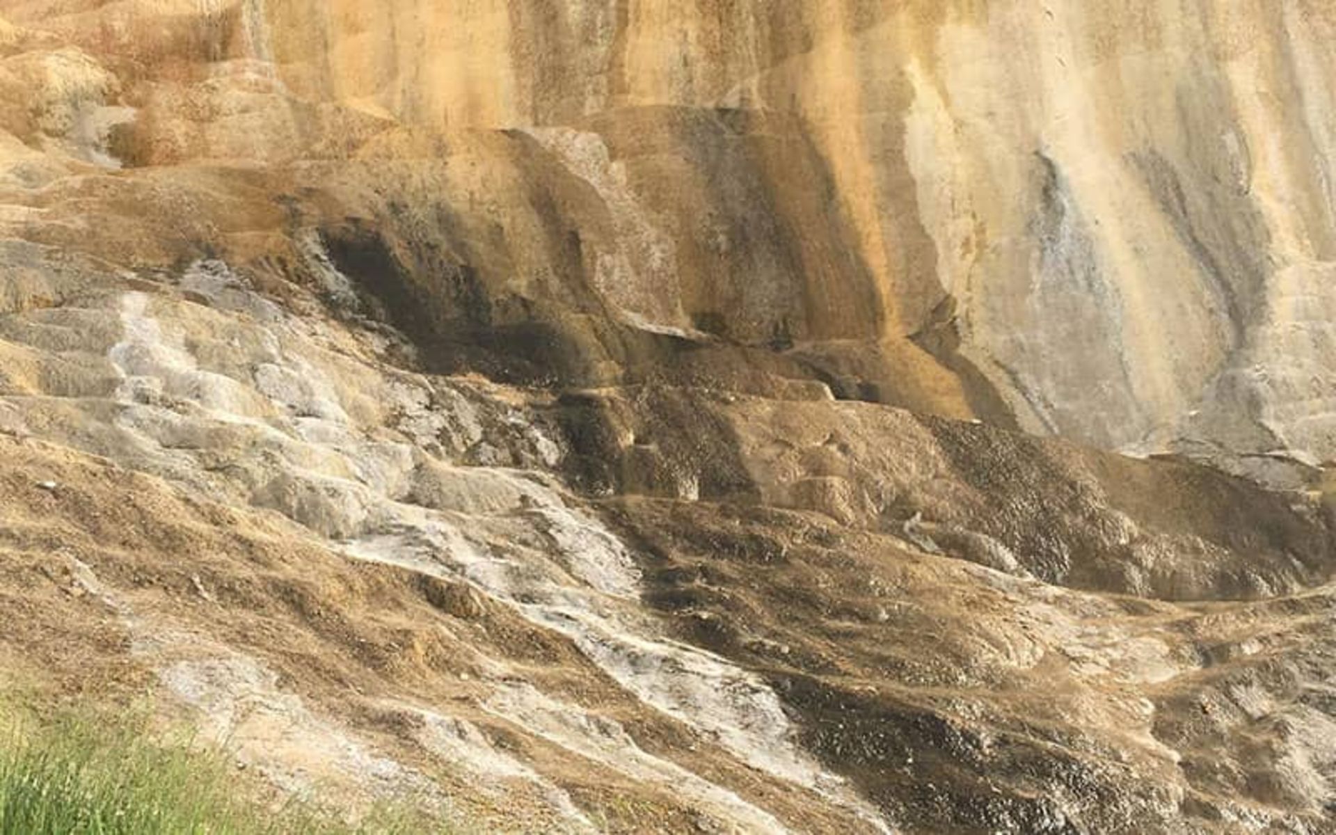 چشمه کانی گراوان