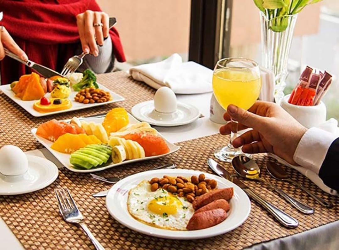 صبحانه هتل اسپیناس پالاس در تهران