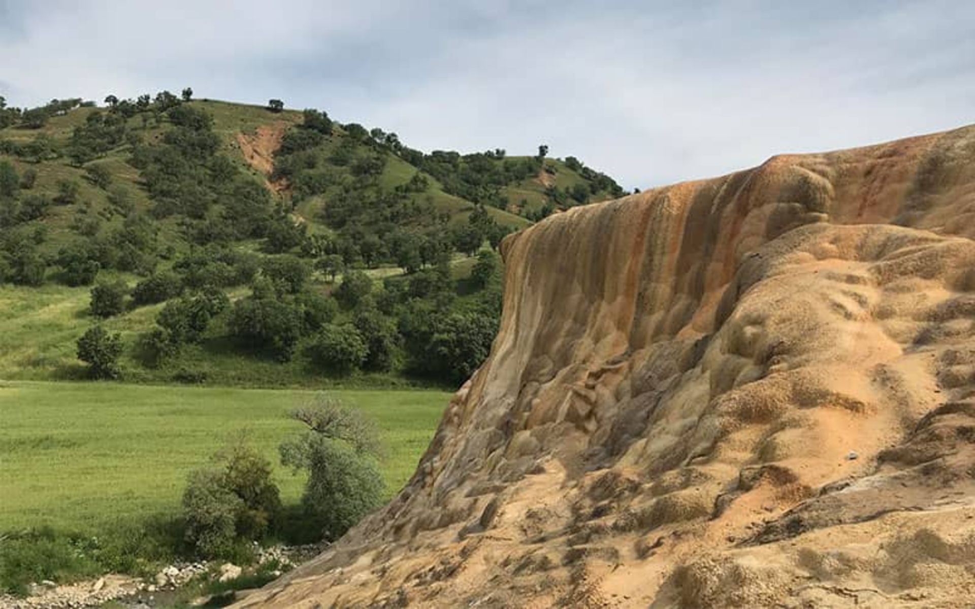 چشمه کانی گراوان