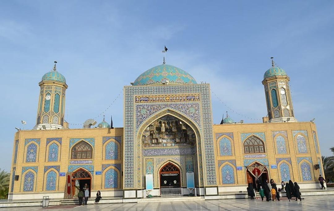 صحن امامزاده حسین بن موسی طبس
