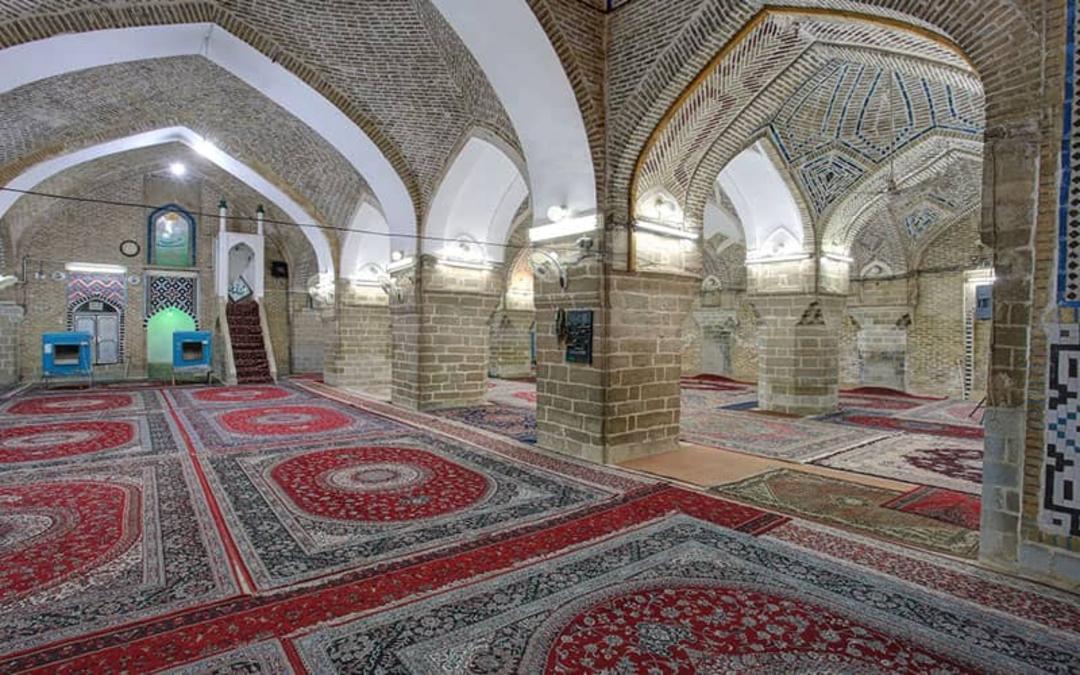 فضای داخلی مسجد جامع دزفول