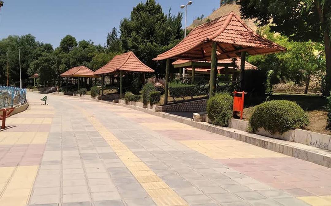 آلاچیق ها در مجموعه تفریحی بوستان فدک