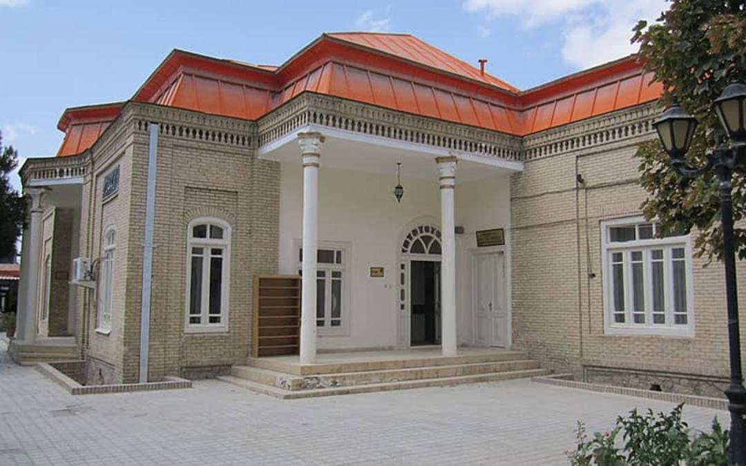 معماری و شیروانی خانه بانک ملی بجنورد