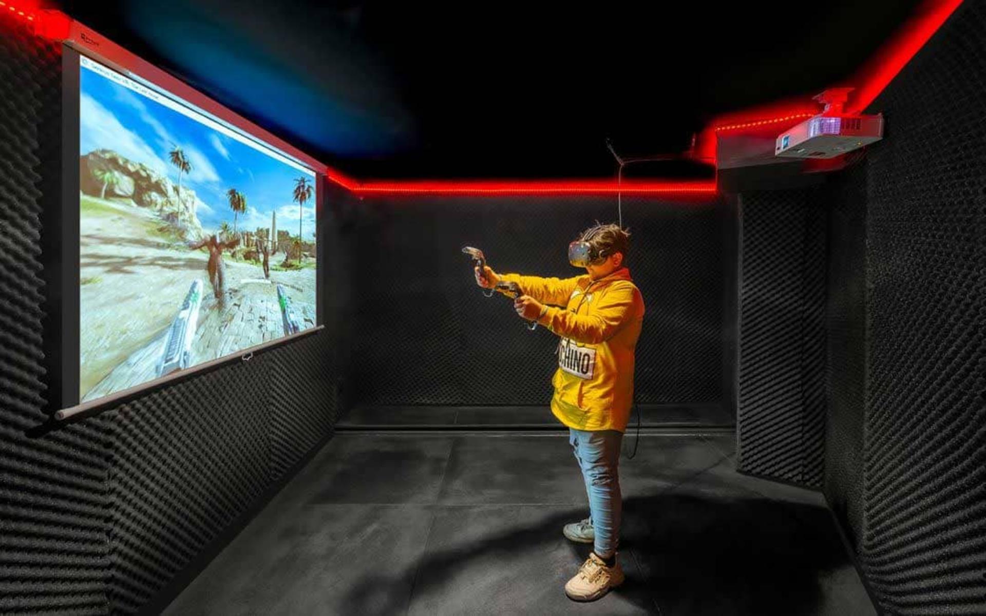 اتاق VR هتل قصر طلایی مشهد