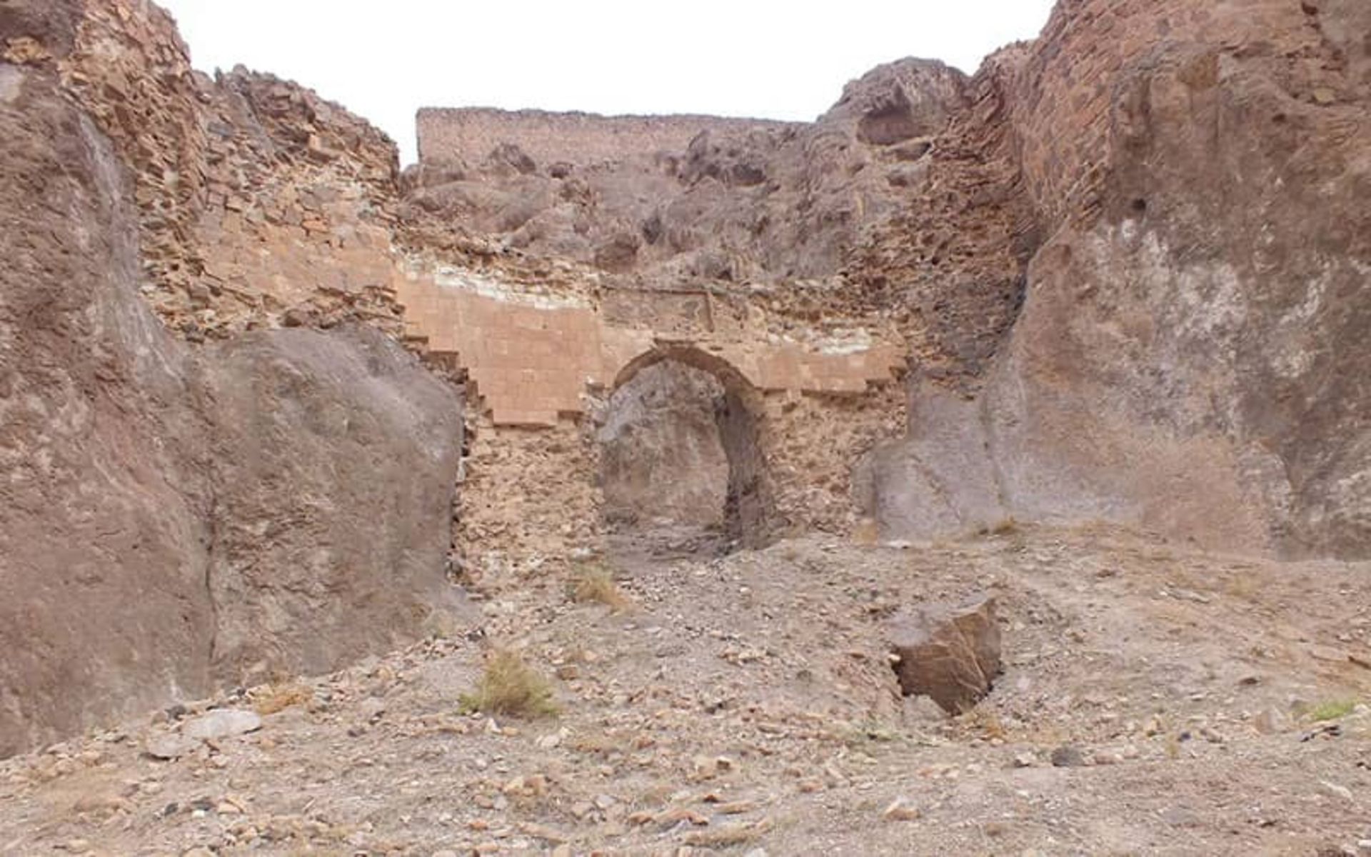 قلعه دختر میانه 