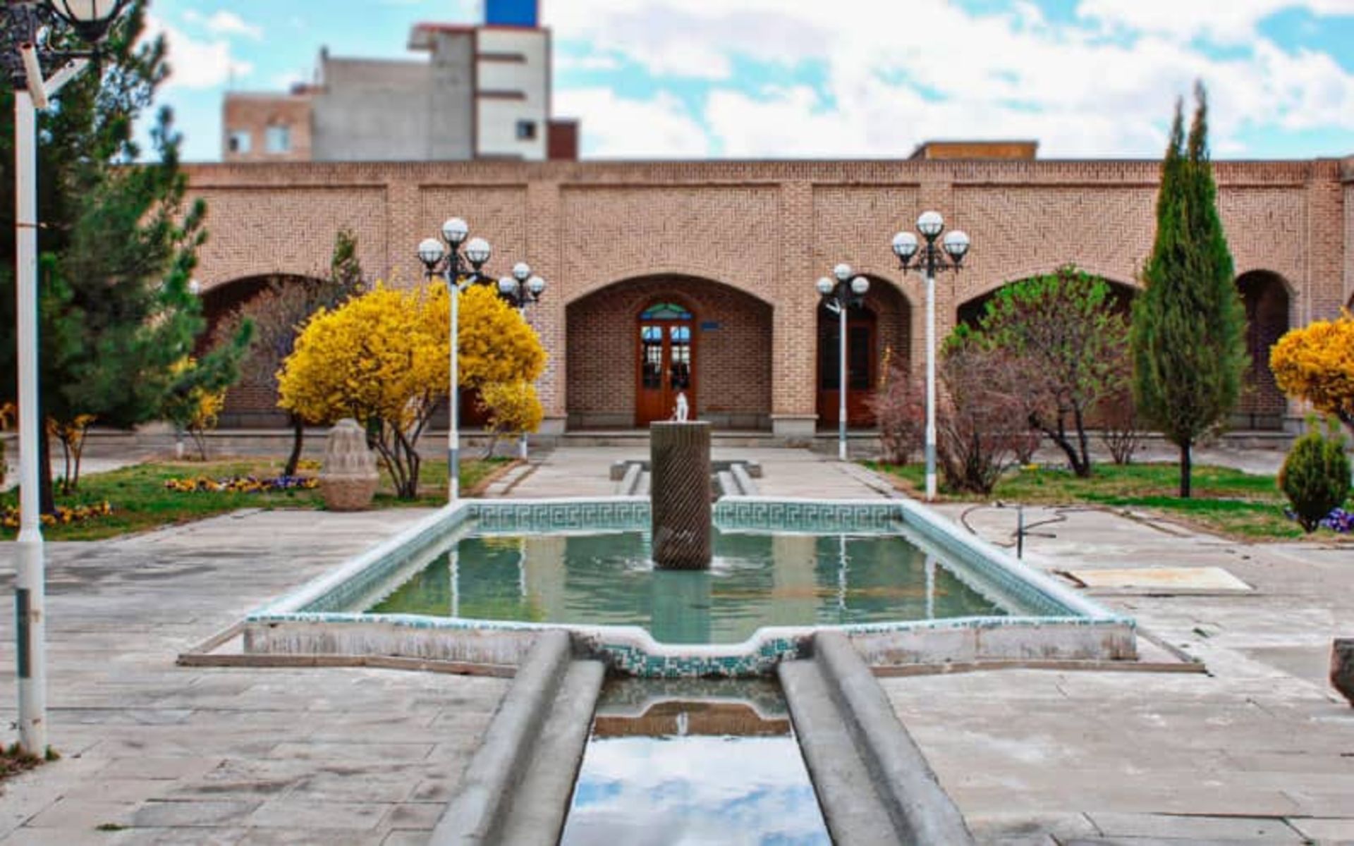باغ گلشن راز (آرامگاه شیخ محمود شبستری)