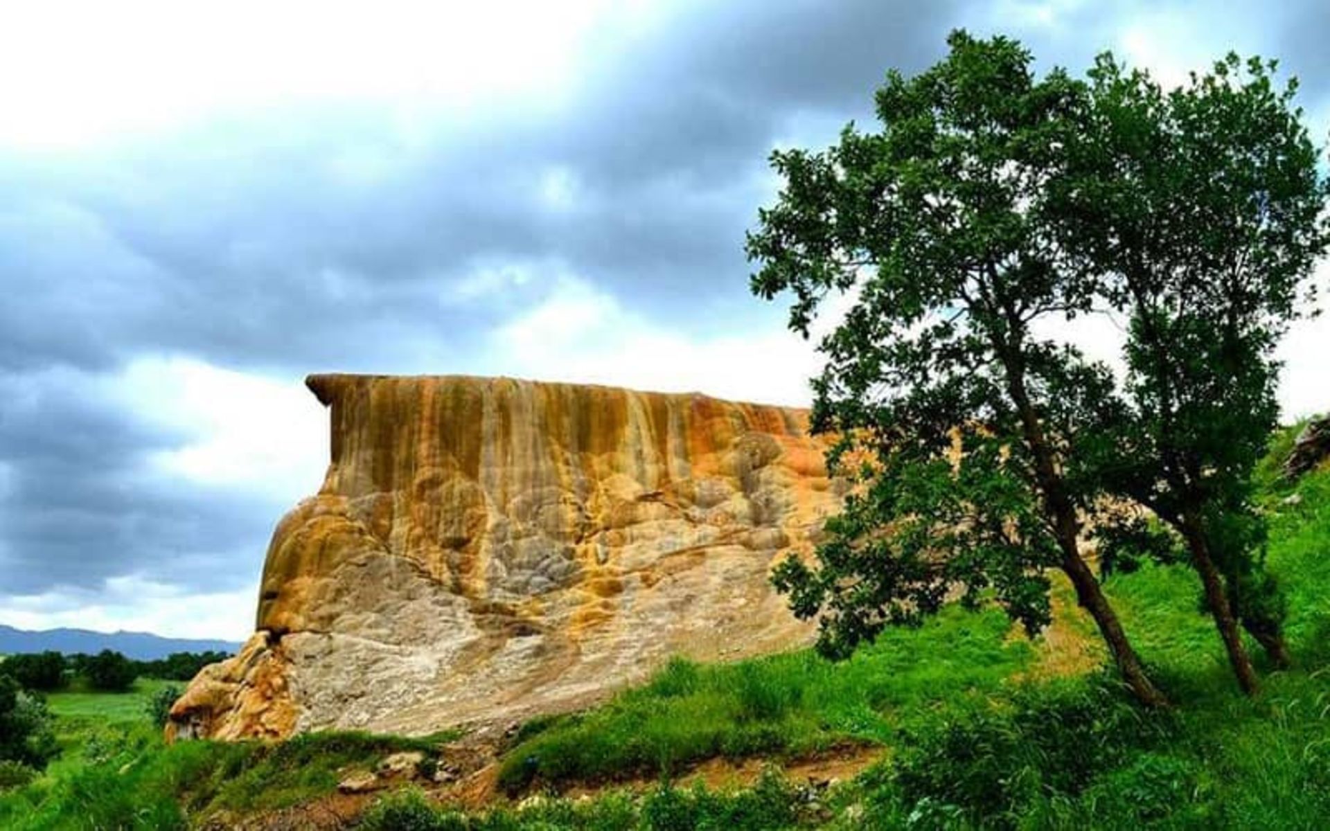 چشمه کانی گراوان