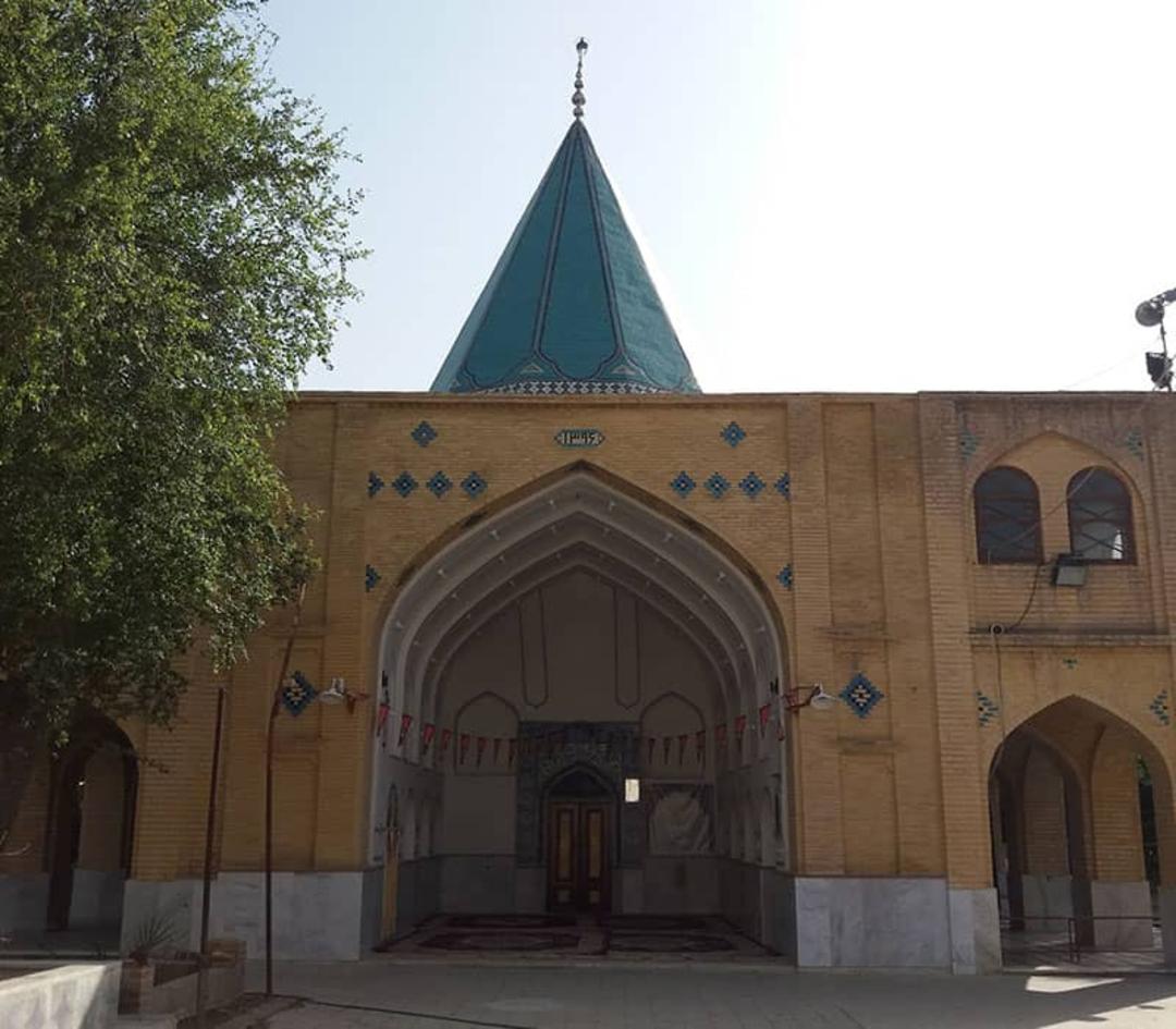 صحن مقابل ورودی بقعه شاه رکن الدین دزفول