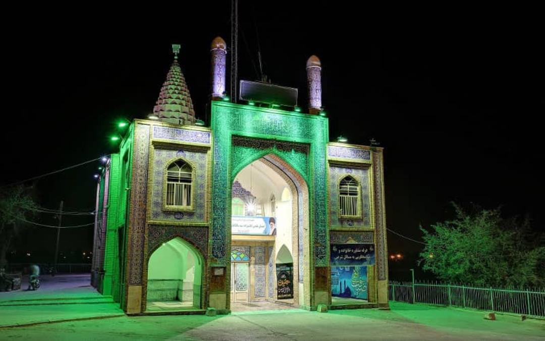 بقعه امامزاده رودبند در شب