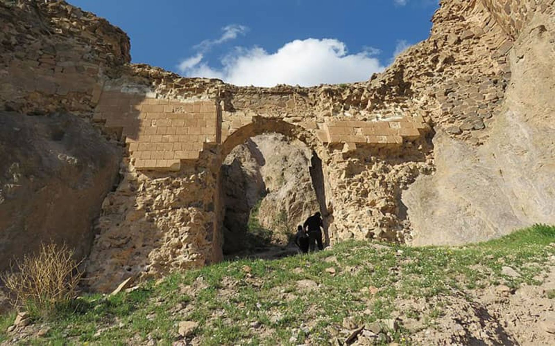 قلعه دختر میانه 