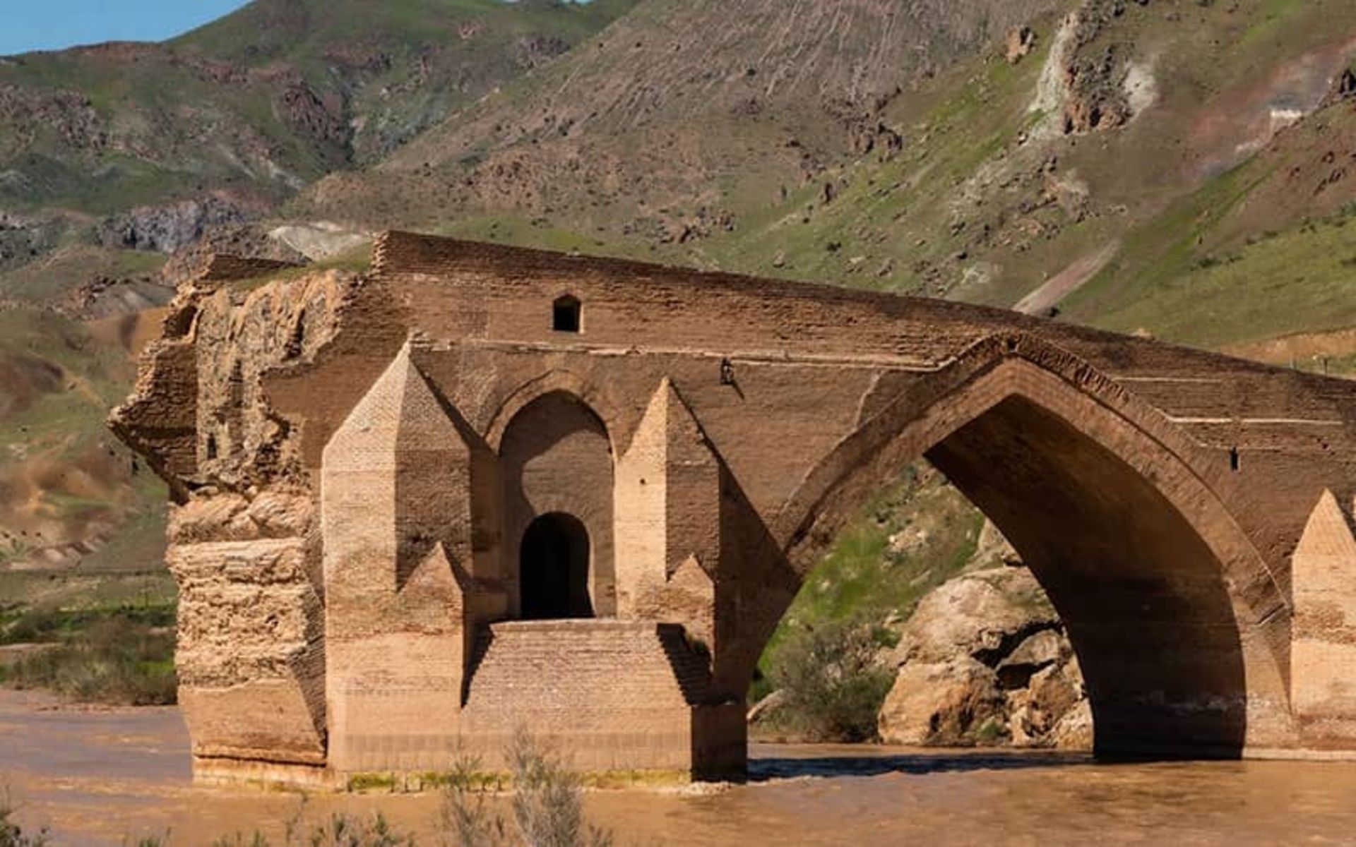 قلعه دختر میانه