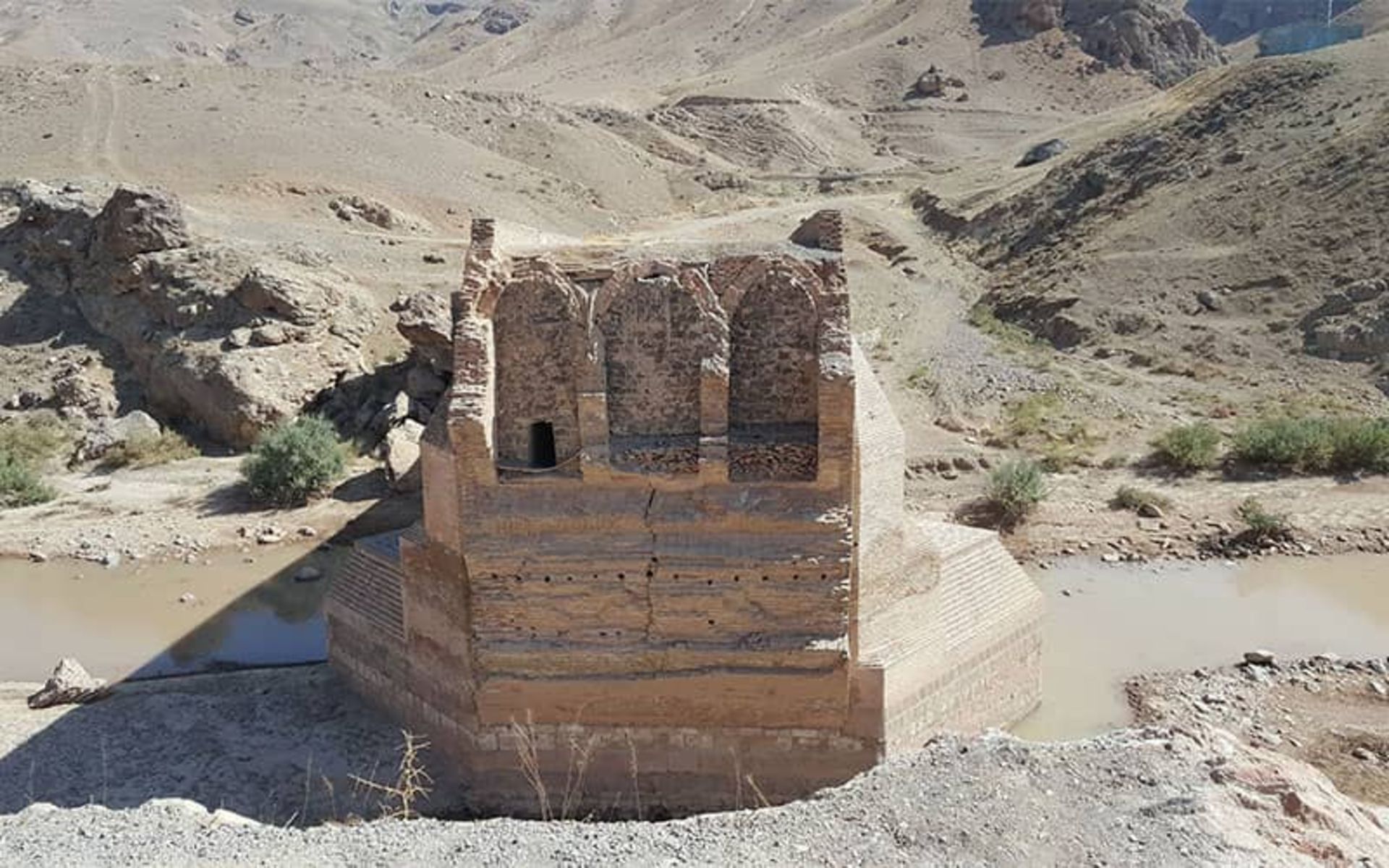 قلعه دختر میانه