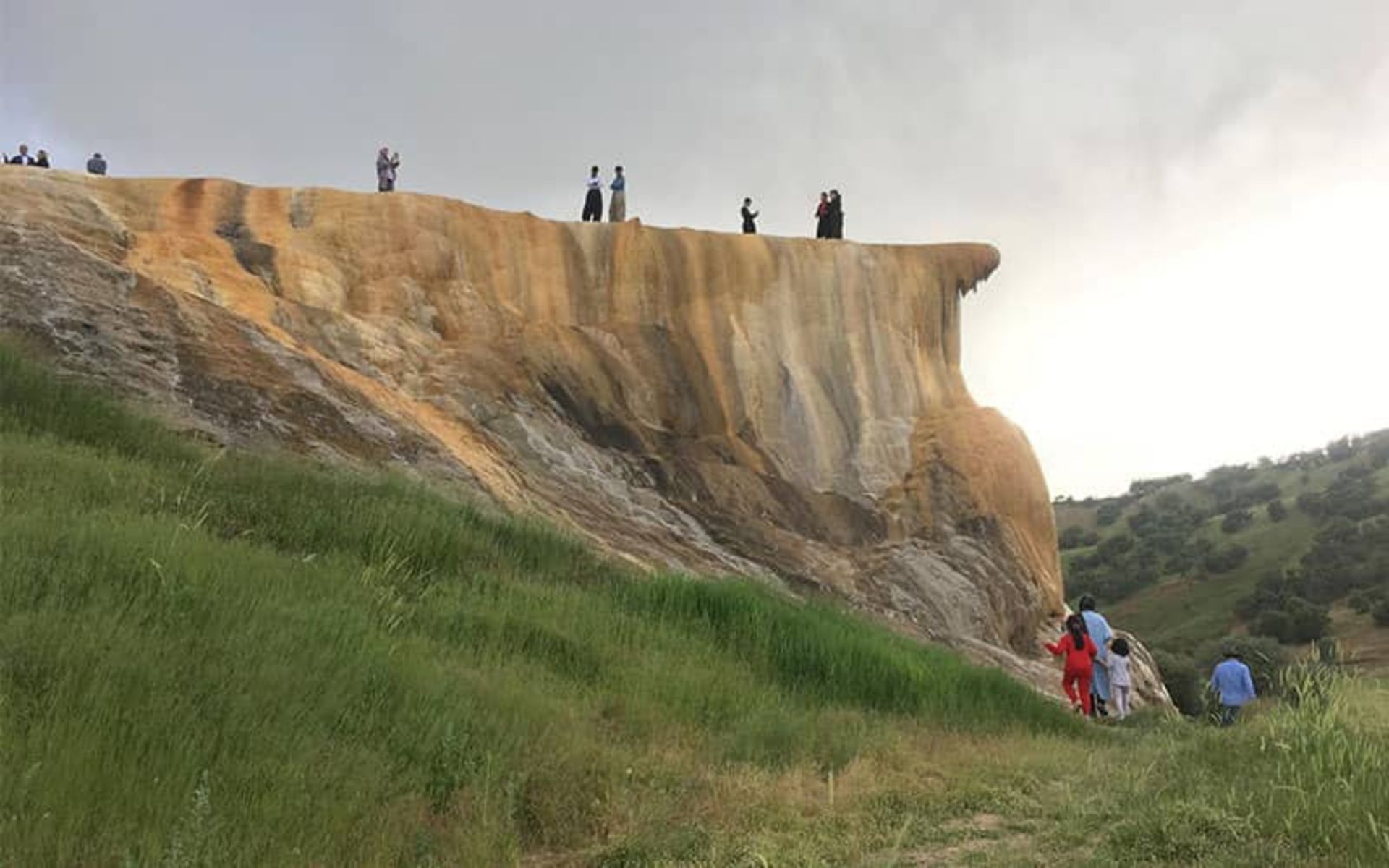 چشمه کانی گراوان