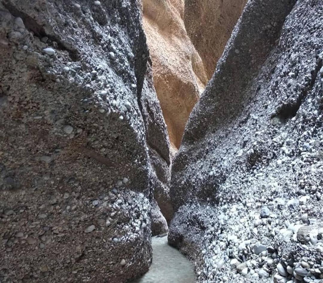 مسیر باریک عبور از میان دره کول خرسون (دره ارواح)