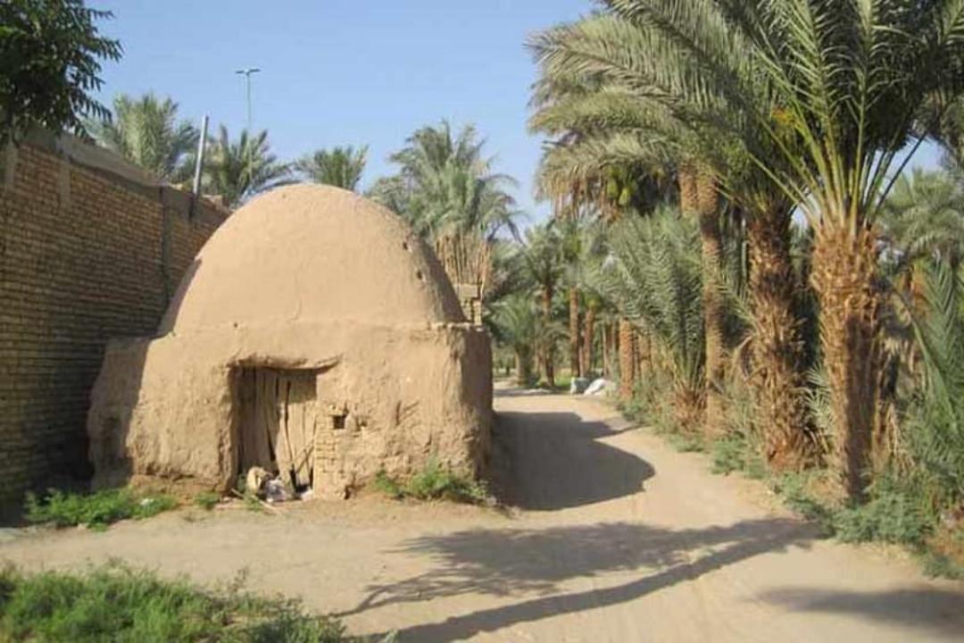 بنای خشت و گلی برج هادرباش طبس