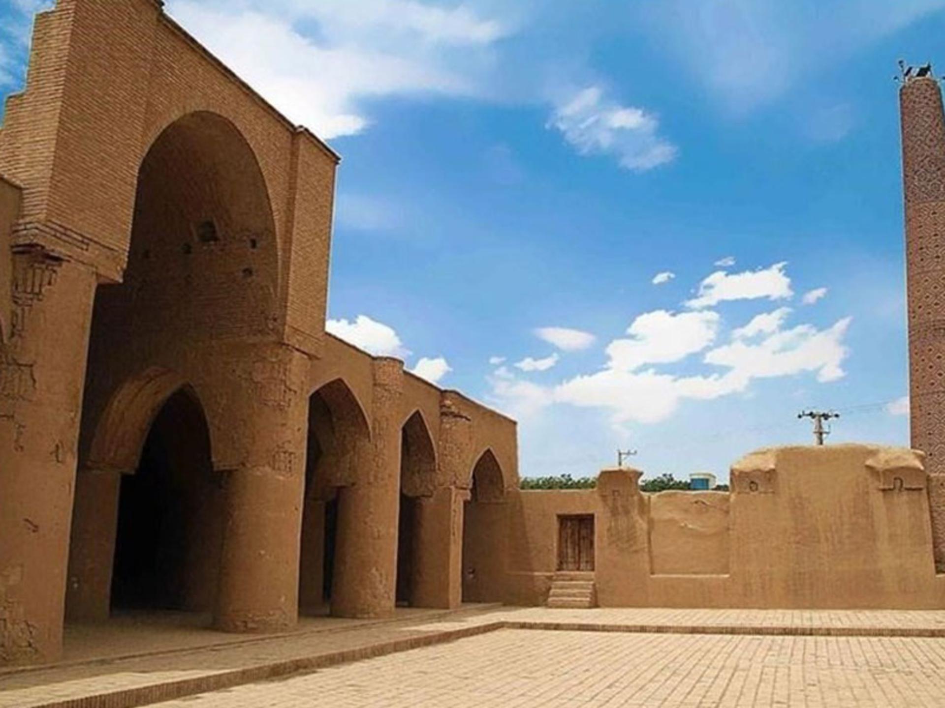 مسجد جامع روستای فهرج از نمای کنار
