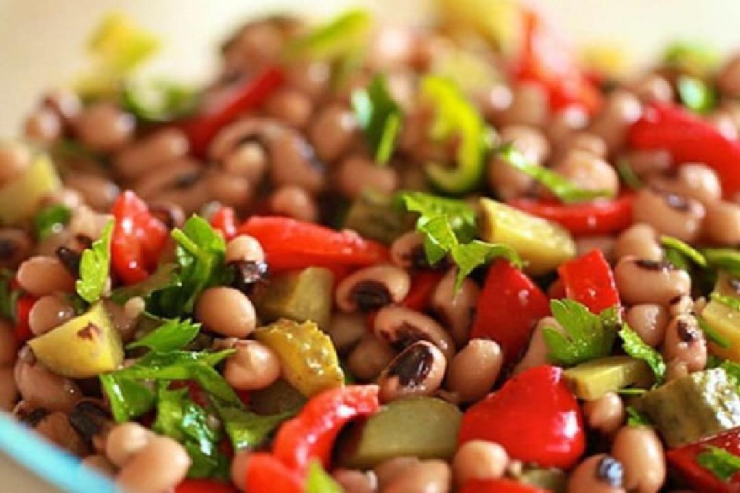 طرز تهیه سالاد لوبیا چشم بلبلی