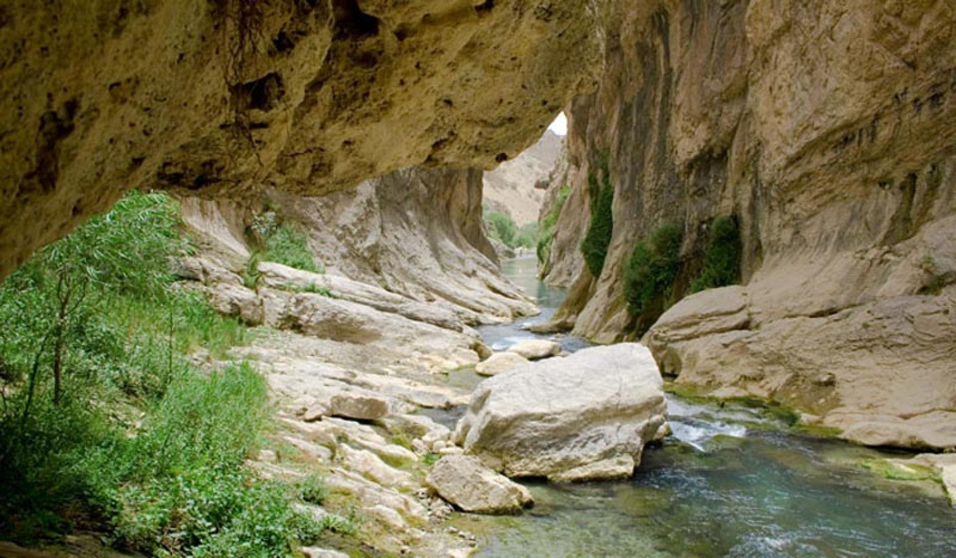 صخره های زیبا در طبیعت دشت ارژن