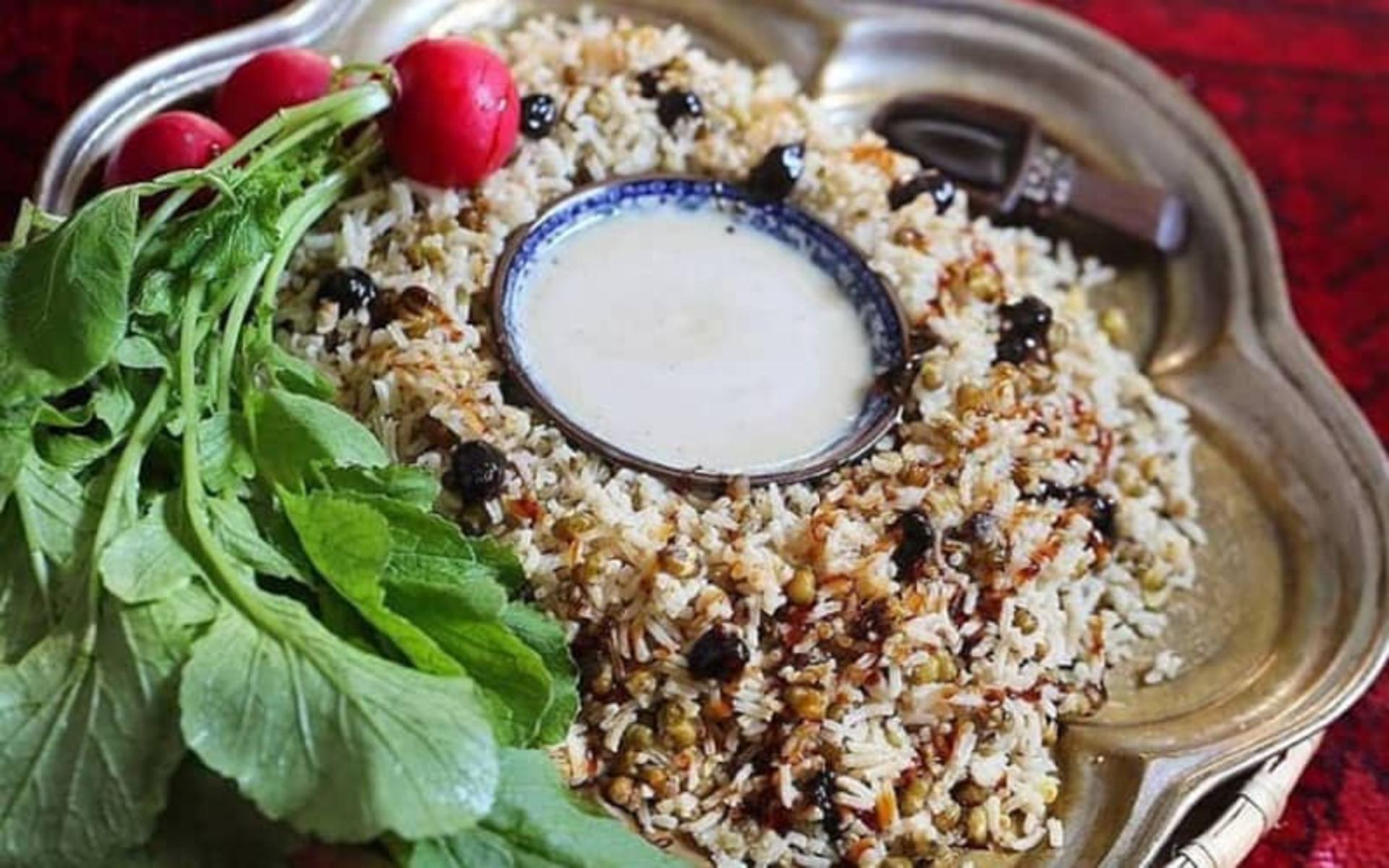یک دیس پلو با ارده و ترب