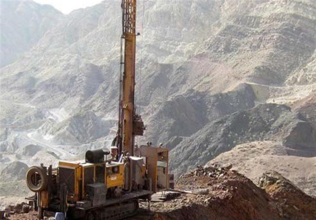 بهره برداری از معادن طلا در کوه تفتان با جرثقیل